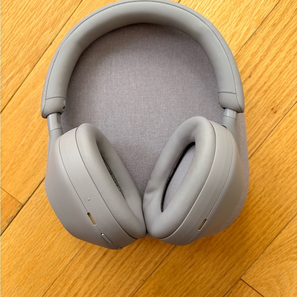 Sony WH-1000XM5 Premium Wireless Noise Canceling Headphones in Smoky Pink